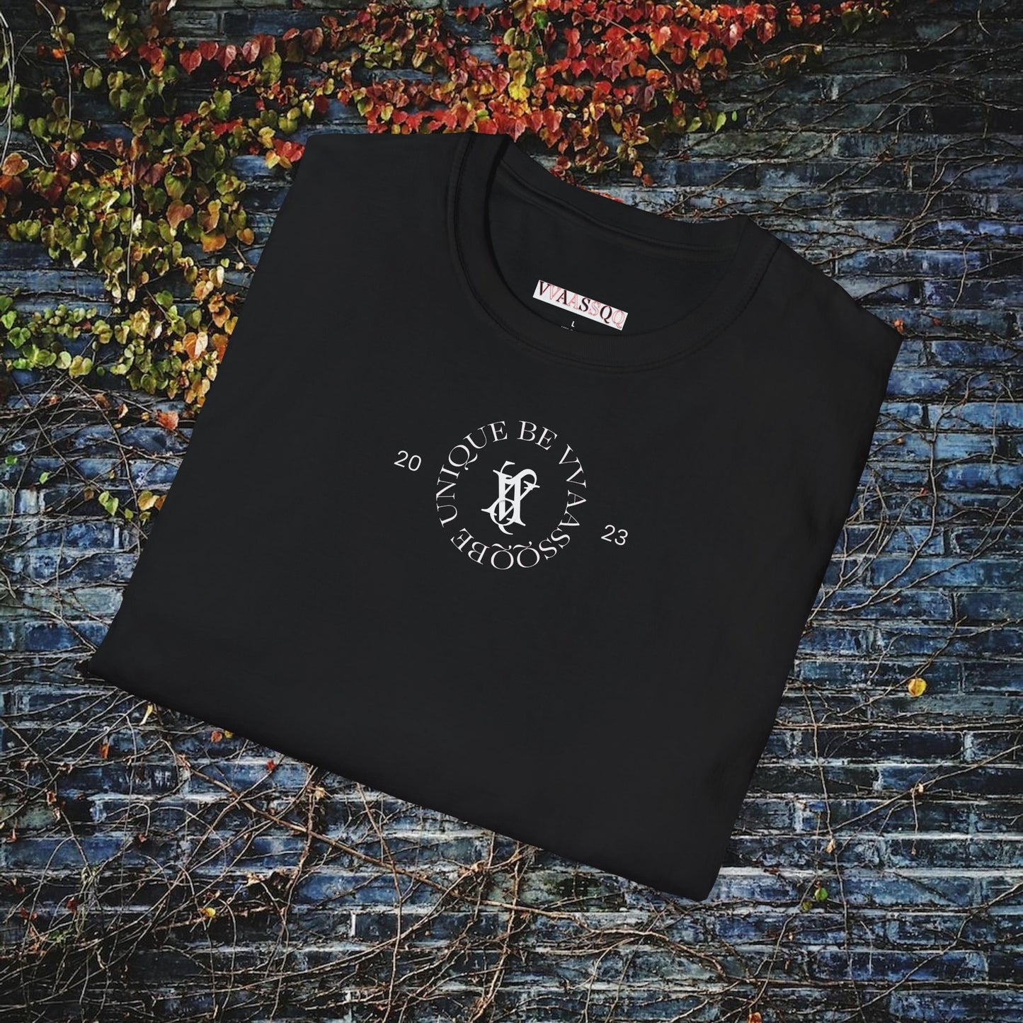 VVAASSQQ T-shirt  BE UNIQUE BE VVAASSQQ